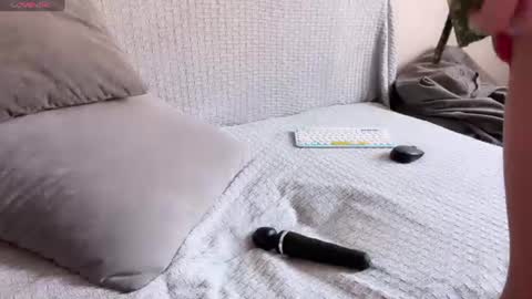 meowalice1 online show from August 3, 9:04 am