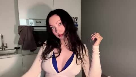 Snapshot of meowalika chatting on July 6, 5:04 pm MeowAlika online show from July 6, 5:04 pm