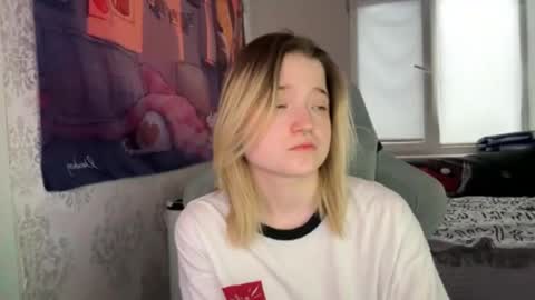 Snapshot of meowki4 chatting on January 1, 6:26 am meowme online show from January 1, 6:26 am