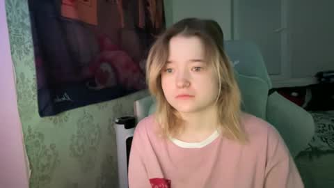 Snapshot of meowki4 chatting on January 1, 9:09 pm meowme online show from January 1, 9:09 pm