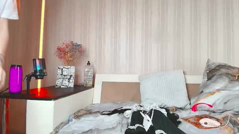 Snapshot of meowroslava chatting on October 16, 10:27 am meowroslava online show from October 16, 10:27 am