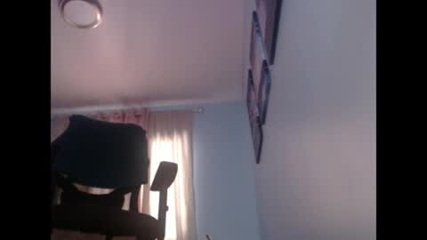 Snapshot of meowzers777 chatting on June 7, 2:21 pm meowzers777 online show from June 7, 2:21 pm