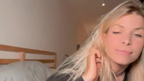 mer_kel online show from May 5, 10:18 pm