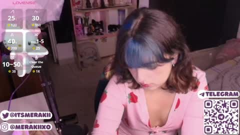 Snapshot of meraki_fraise chatting on June 11, 12:08 am online show from June 11, 12:08 am
