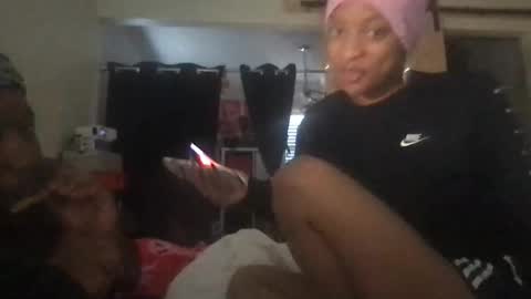 Snapshot of merchh_ chatting on November 11, 4:18 pm InHer77 online show from November 11, 4:18 pm