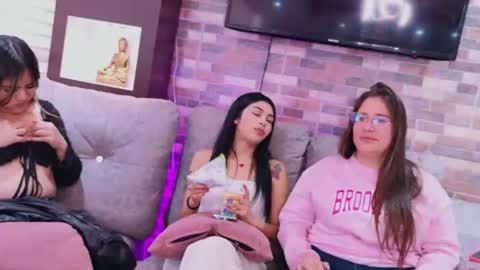 Snapshot of meredith_spencer chatting on July 15, 8:47 pm meredith_spencer online show from July 15, 8:47 pm