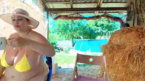 Snapshot of merelin_gold chatting on July 12, 7:32 am SOPHIE is the queen of squirt online show from July 12, 7:32 am