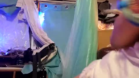 Snapshot of merelyalover chatting on January 21, 6:22 am gurlnips online show from January 21, 6:22 am