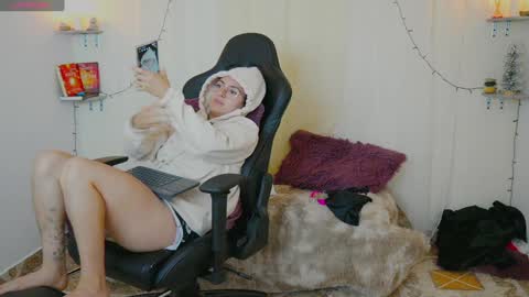 Merida Bell online show from December 4, 6:50 pm