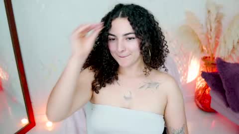 Snapshot of merida_bell18 chatting on May 14, 10:16 pm Merida Bell online show from May 14, 10:16 pm