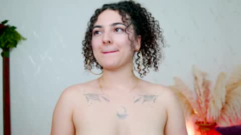 Snapshot of merida_bell18 chatting on May 15, 10:50 pm Merida Bell online show from May 15, 10:50 pm