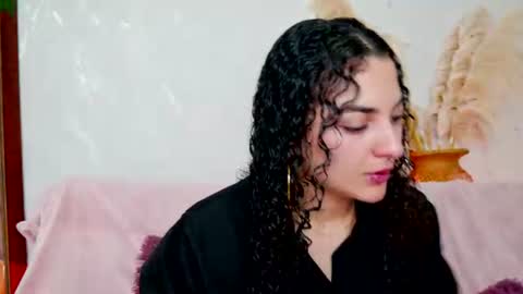 Snapshot of merida_bell18 chatting on June 12, 3:05 am Merida Bell online show from June 12, 3:05 am