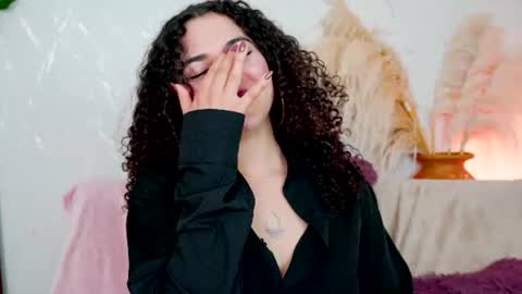 Snapshot of merida_bell18 chatting on July 3, 12:28 am Merida Bell online show from July 3, 12:28 am