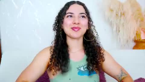 Snapshot of merida_bell18 chatting on August 1, 2:22 am Merida Bell online show from August 1, 2:22 am