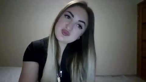 Snapshot of meriwoulders chatting on April 18, 7:58 pm MeriWoulders online show from April 18, 7:58 pm