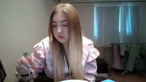 Snapshot of meriwoulders chatting on April 28, 12:10 pm MeriWoulders online show from April 28, 12:10 pm