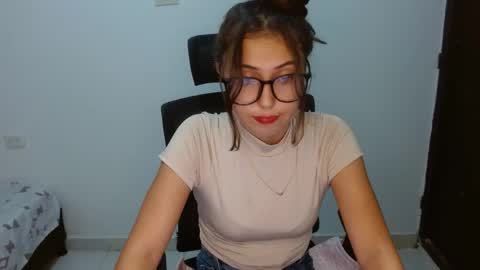Snapshot of merly_14 chatting on June 1, 3:08 am merly_14 online show from June 1, 3:08 am