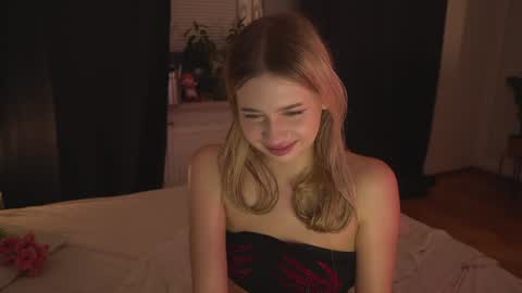 Lara OFFLINE  online show from December 21, 11:45 pm