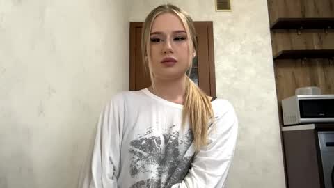 Snapshot of merrileesmoldt chatting on May 29, 12:14 pm Stefani online show from May 29, 12:14 pm