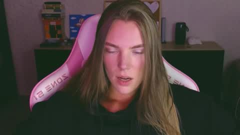 Snapshot of merry_dancers_ chatting on November 16, 3:39 pm Susan online show from November 16, 3:39 pm