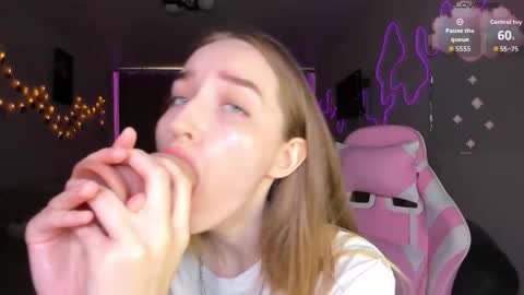 Snapshot of merryl_clark chatting on March 20, 11:37 am Sara online show from March 20, 11:37 am