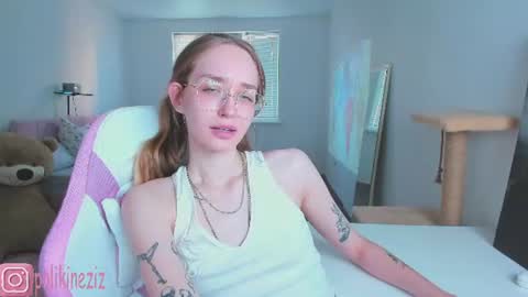 Snapshot of merryl_clark chatting on June 24, 4:28 pm Sara online show from June 24, 4:28 pm