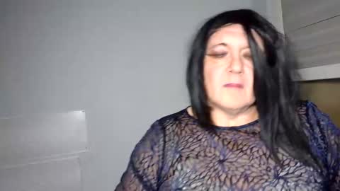 Snapshot of mery3881 chatting on December 2, 12:05 am mery3881 online show from December 2, 12:05 am