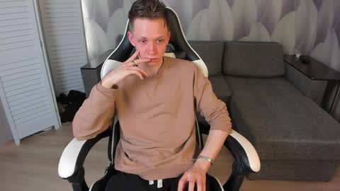 Snapshot of meverik_oushen chatting on March 31, 1:44 pm MEVERIK OUSHEN online show from March 31, 1:44 pm