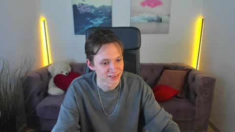 Snapshot of meverik_oushen chatting on May 30, 8:39 pm MEVERIK OUSHEN online show from May 30, 8:39 pm