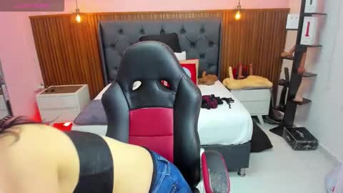 Snapshot of meylagia chatting on December 2, 2:50 am meylagia online show from December 2, 2:50 am