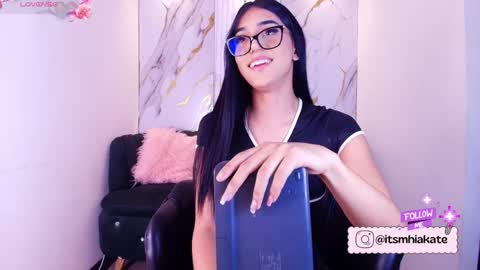 Snapshot of mhia_kate chatting on May 14, 12:01 pm Mhia Kate online show from May 14, 12:01 pm
