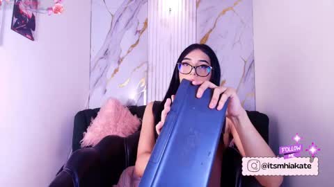Snapshot of mhia_kate chatting on June 3, 11:57 am Mhia Kate online show from June 3, 11:57 am