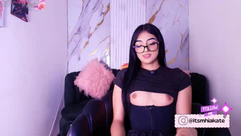 Snapshot of mhia_kate chatting on June 6, 12:10 pm Mhia Kate online show from June 6, 12:10 pm