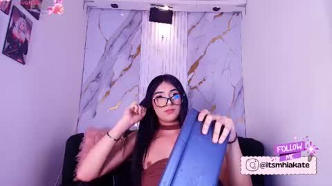 Snapshot of mhia_kate chatting on July 2, 12:11 pm Mhia Kate online show from July 2, 12:11 pm