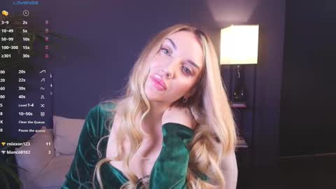 Snapshot of mi1a_ chatting on December 5, 3:26 am mi1a_ online show from December 5, 3:26 am