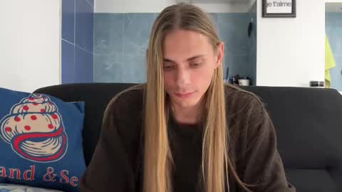 Snapshot of mi_chyort chatting on December 18, 2:12 pm Misha online show from December 18, 2:12 pm