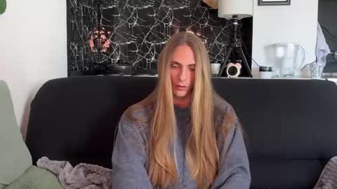 Snapshot of mi_chyort chatting on April 18, 1:59 pm Misha online show from April 18, 1:59 pm