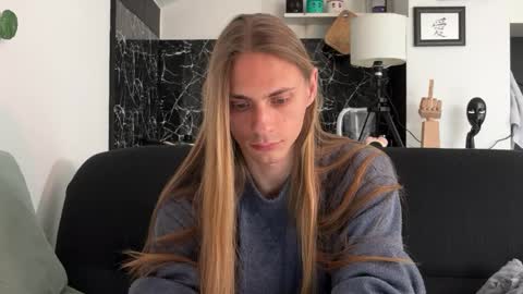 Snapshot of mi_chyort chatting on April 21, 3:39 pm Misha online show from April 21, 3:39 pm