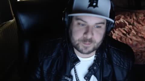 Snapshot of mi_vida21 chatting on February 15, 8:33 am just ask online show from February 15, 8:33 am