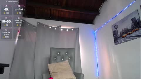 Mia online show from December 15, 7:42 pm