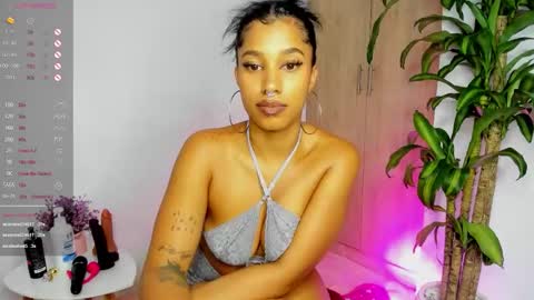 Snapshot of mia69brown chatting on December 20, 1:12 am mia69brown online show from December 20, 1:12 am