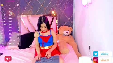 Snapshot of mia77_ chatting on October 31, 8:32 pm Mia online show from October 31, 8:32 pm