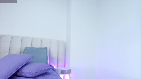 Emi online show from November 15, 7:21 pm