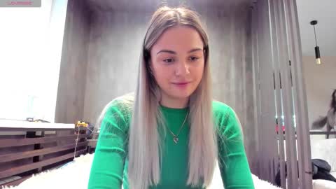 Mia online show from December 4, 3:16 am