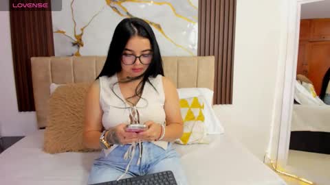 Mia Bloom online show from May 17, 2:24 pm