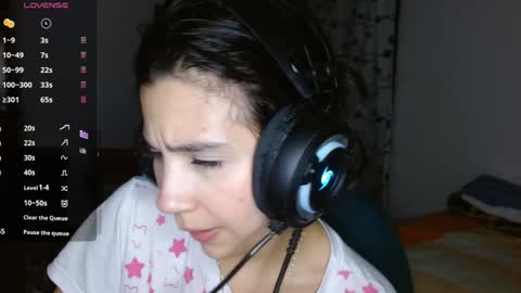 Mia online show from December 14, 6:13 am