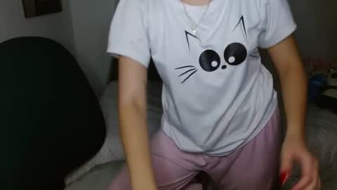 Mia online show from November 29, 5:54 am