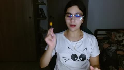 Snapshot of mia__lopez_ chatting on May 20, 2:07 am Mia online show from May 20, 2:07 am