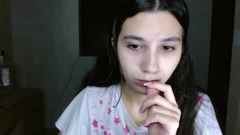 Snapshot of mia__lopez_ chatting on June 8, 1:50 am Mia online show from June 8, 1:50 am