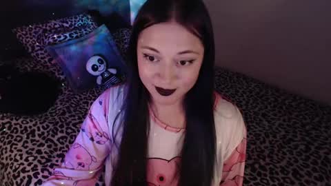 Snapshot of mia_adams_red chatting on February 18, 5:31 am mia online show from February 18, 5:31 am